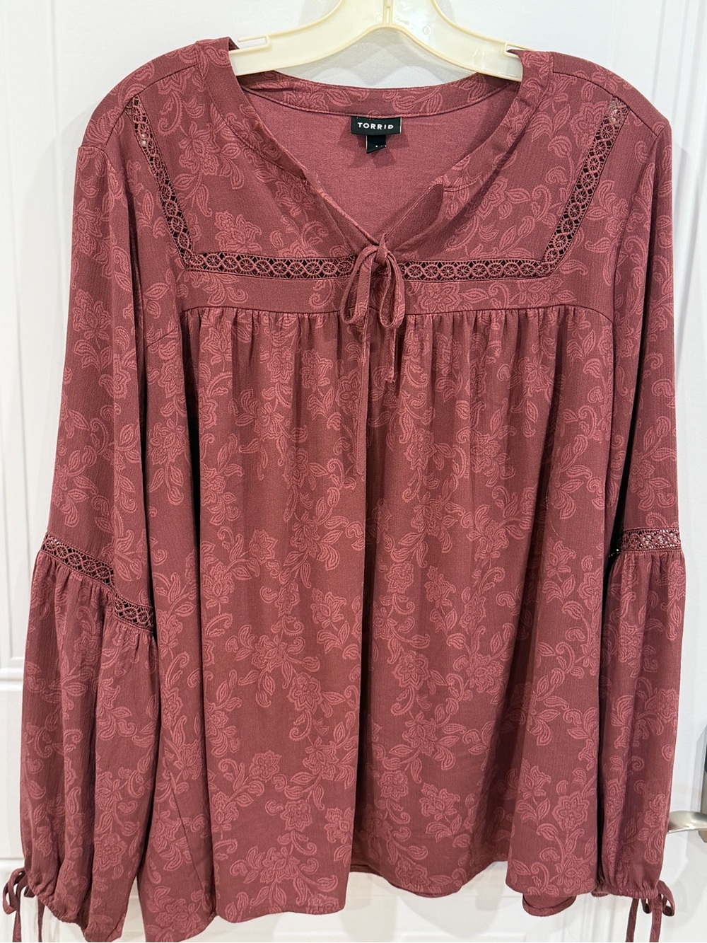 torrid dusty rose floral lace-trim peasant tunic